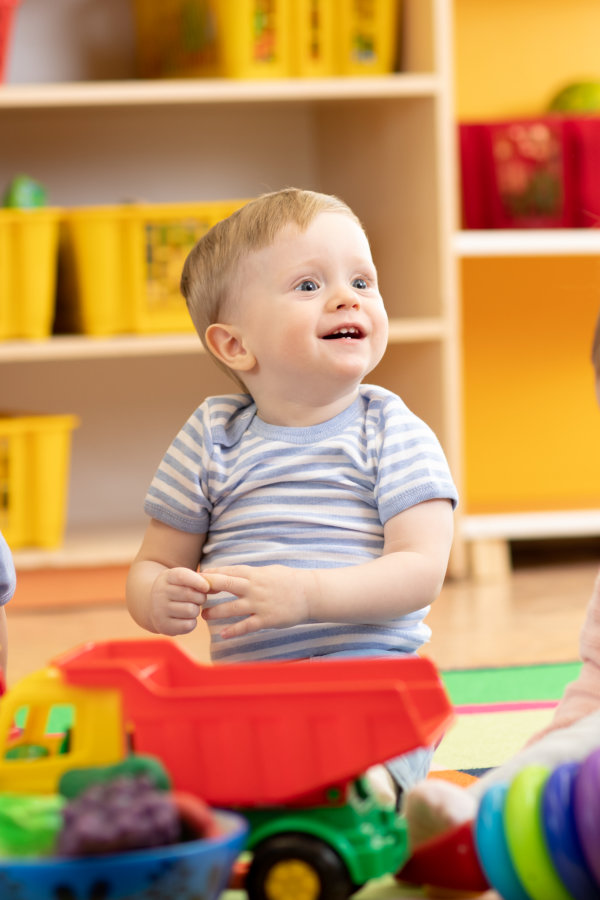 woman play with her students